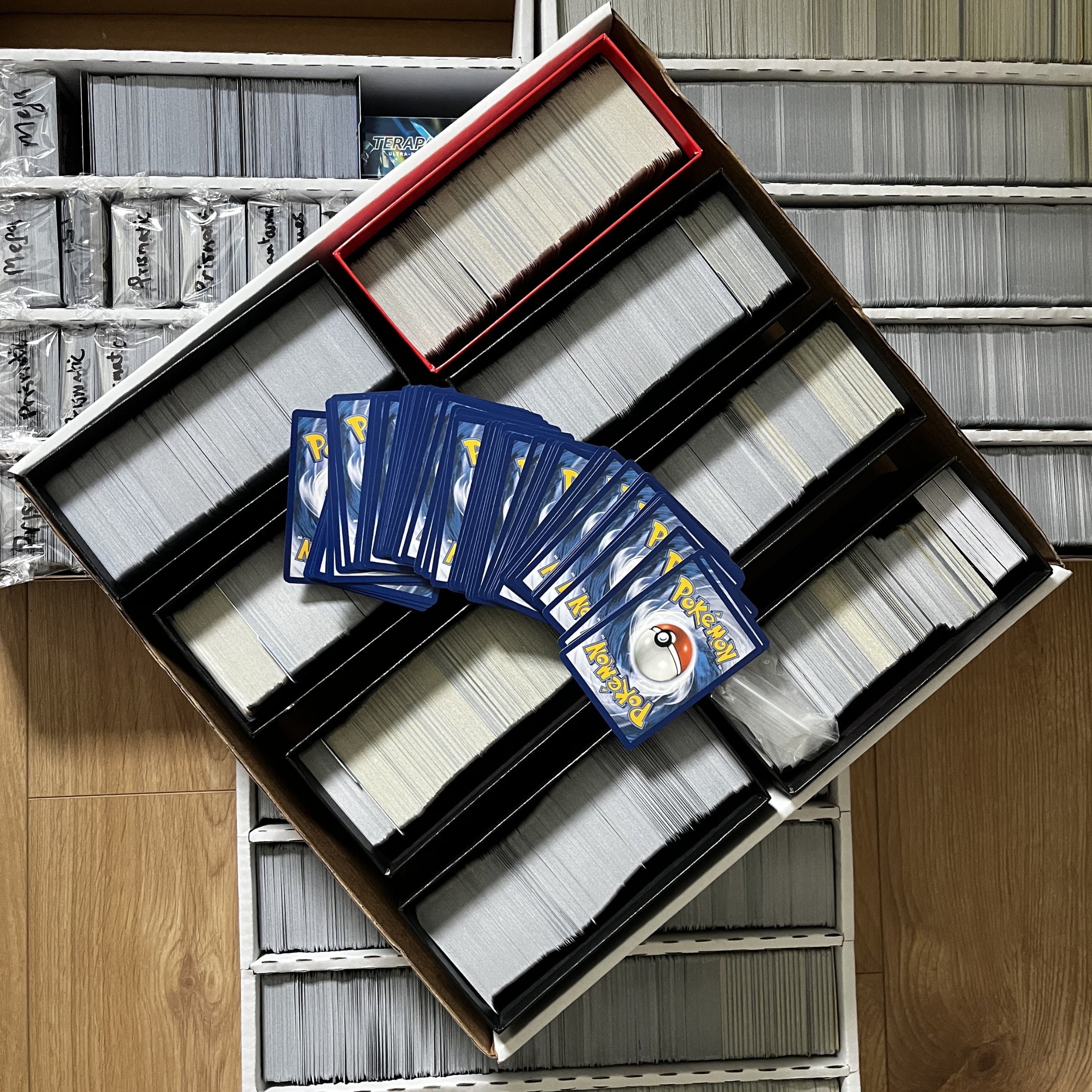 Bundel van 100 Pokémon kaarten